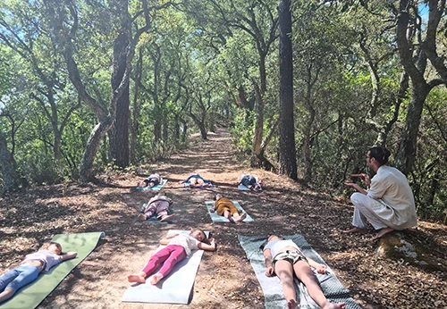 Imagem aula de grupo de Yoga