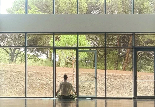 Imagem aula de grupo de Yoga